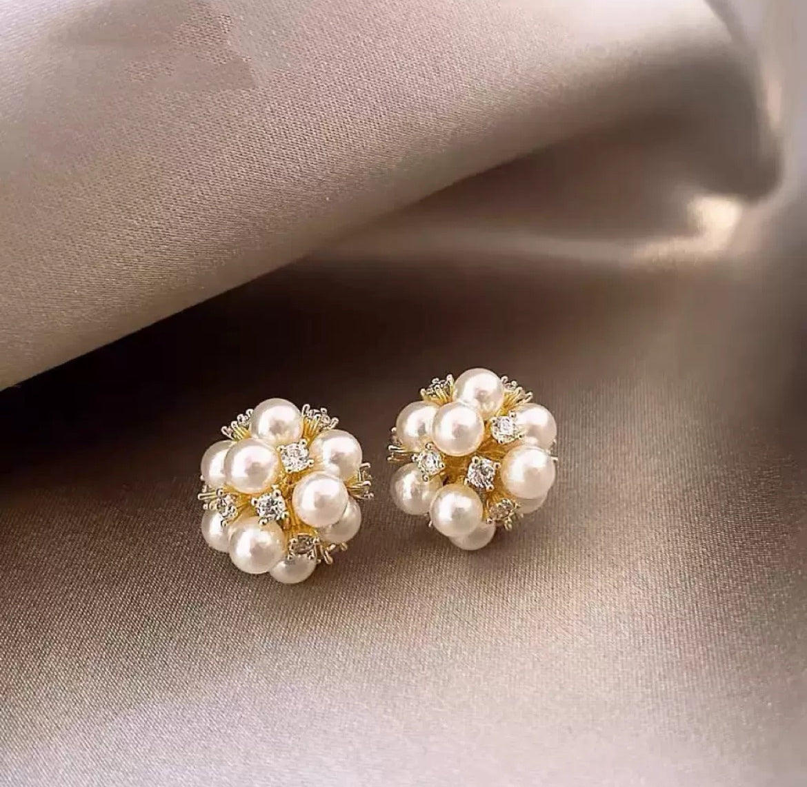 Pearl Cluster Stud Earrings