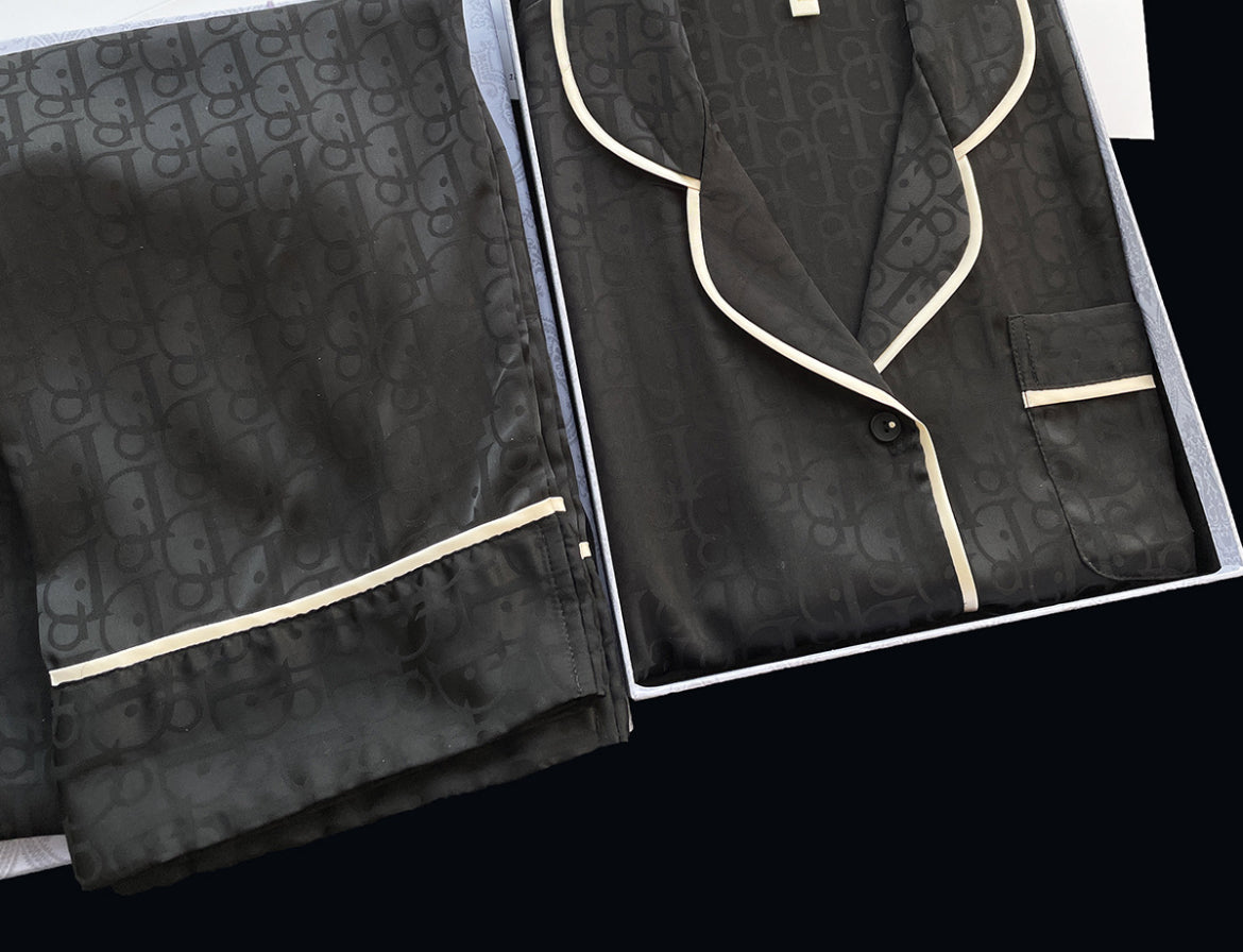 Noir Essence Couple Set