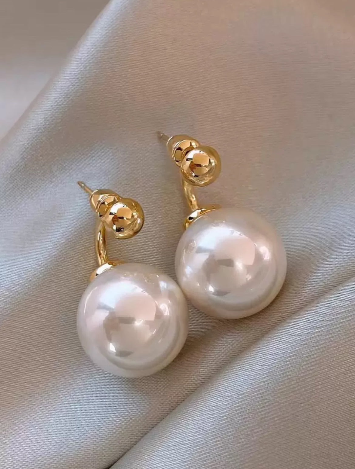 Classic Pearl Earrings
