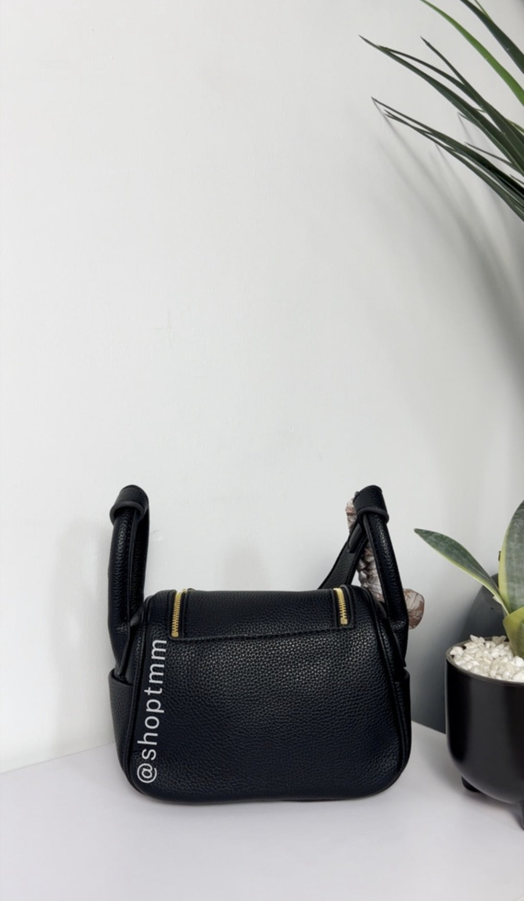 Chic Cross-Body Handbag