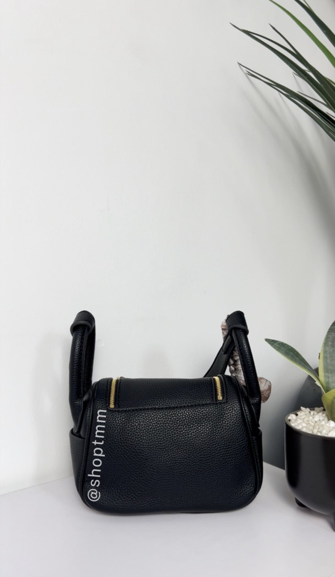 Chic Cross-Body Handbag