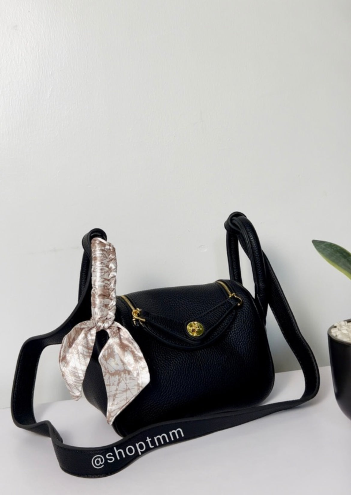 Chic Cross-Body Handbag